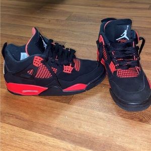 Jordan’s 4 retro red thunders